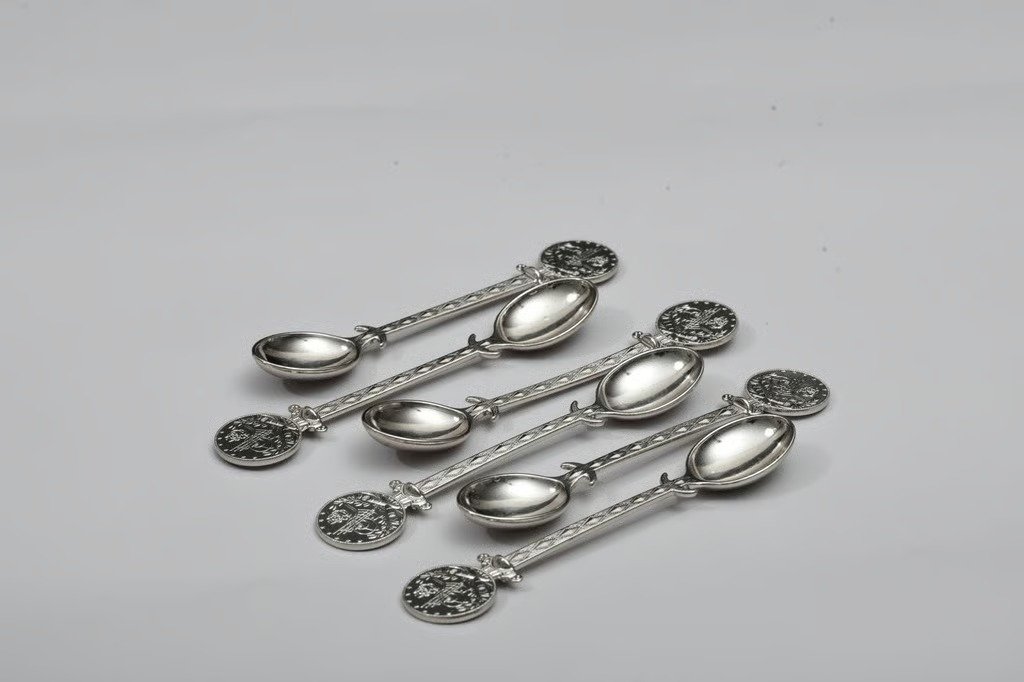 طقم ملاعق شاي ملكية بتصميم عملة كلاسيكية – 6 قطع