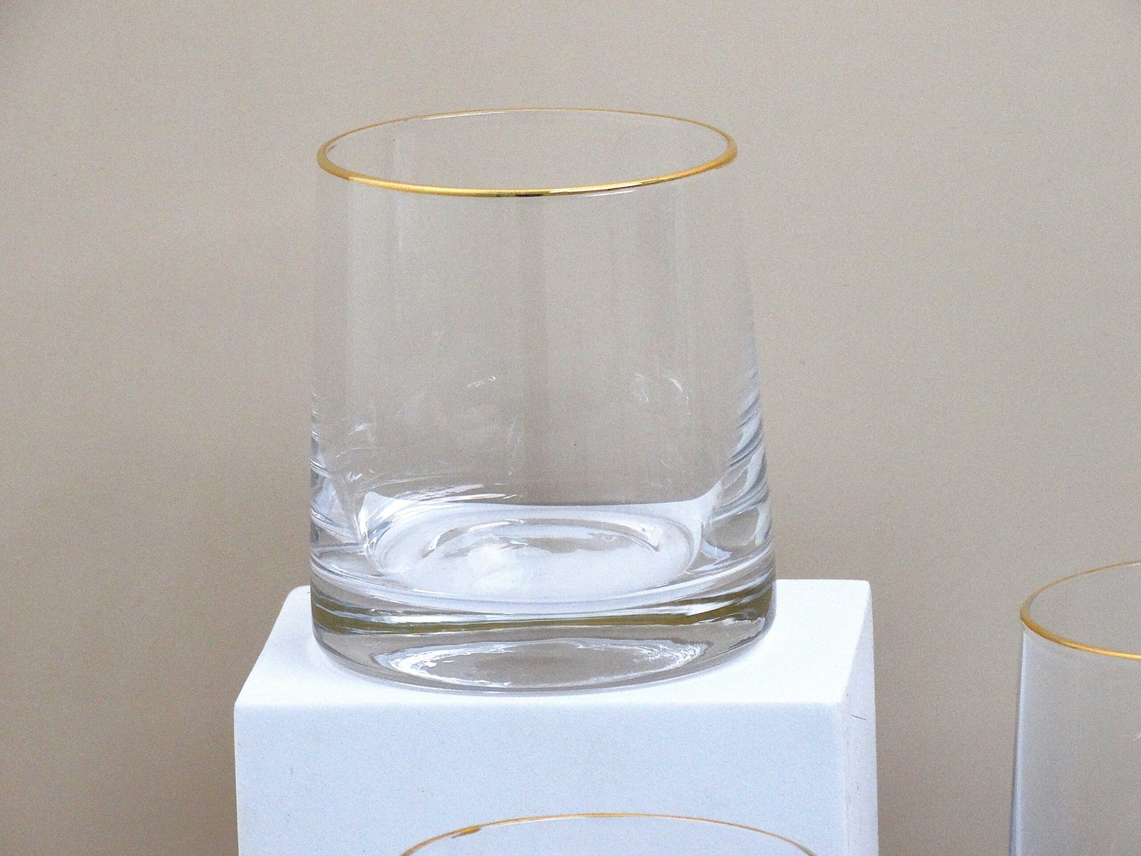 طقم كؤوس "جولدن ريم" للضيافة الفاخرة – 6 قطع كريستالية