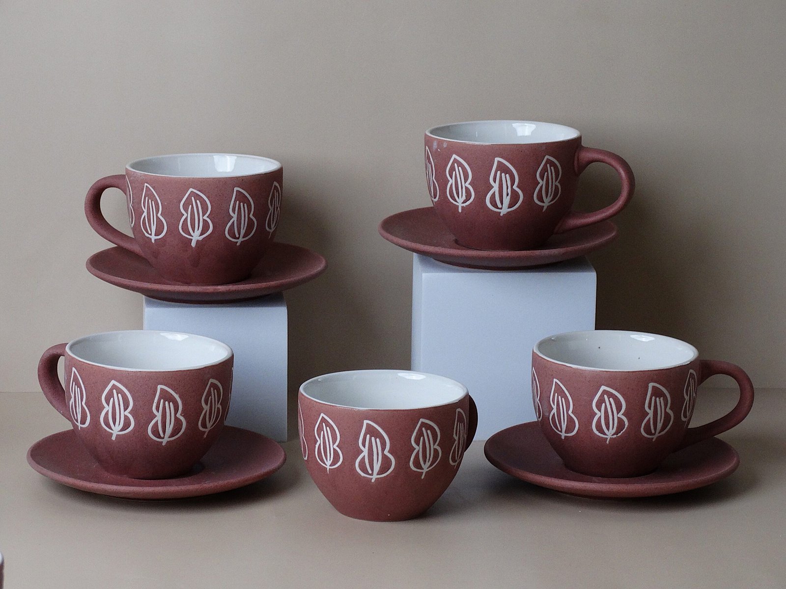 طقم فناجين شاي ونسكافيه تركي بورسلان بتصميم أوراق – ١٢ قطعة