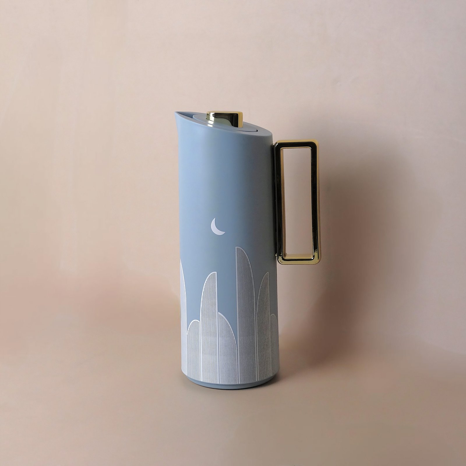 دلة رمضان باللون السماوي بتفاصيل ذهبية – سعة ١ لتر