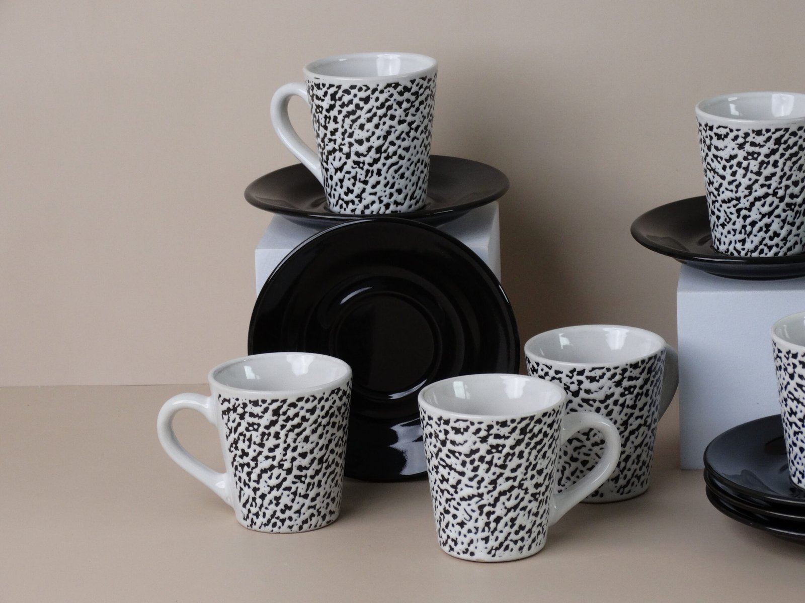 طقم فناجين "إسبريسو وتركش" مودرن – 12 قطعة بنقوش فنية