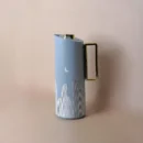 دلة رمضان باللون السماوي بتفاصيل ذهبية – سعة ١ لتر