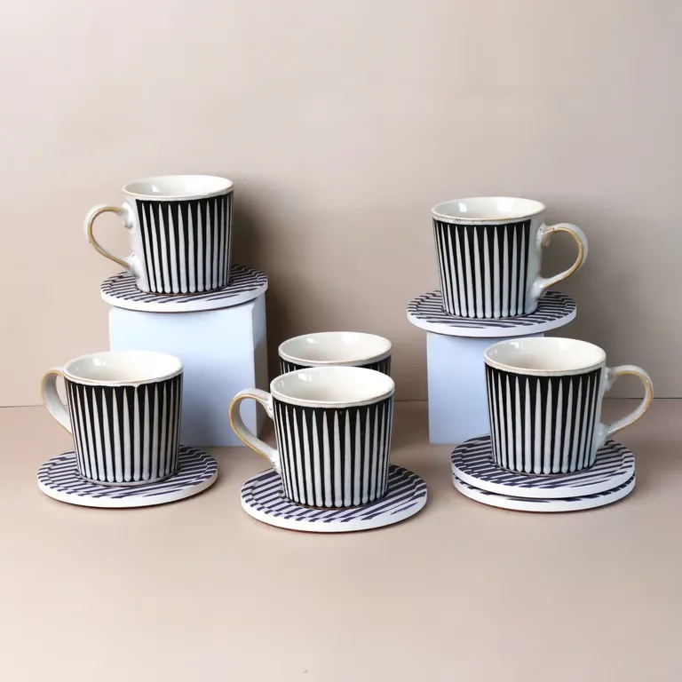 طقم أكواب شاي ونسكافيه 12 قطعة نقشة خطوط أسود مع بيج