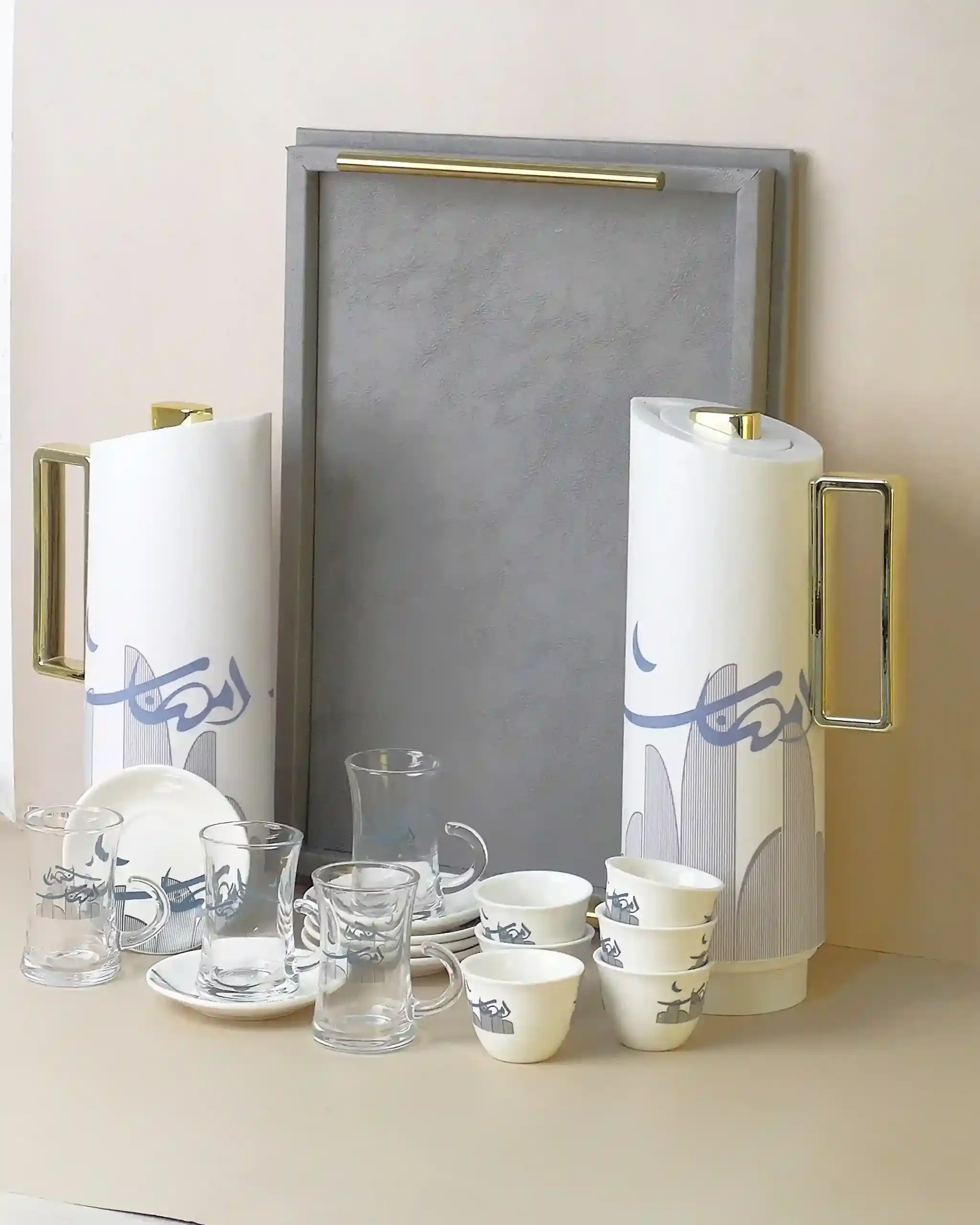 طقم ضيافة رمضان أبيض رمادي 21 قطعة تفاصيل ذهبية 1