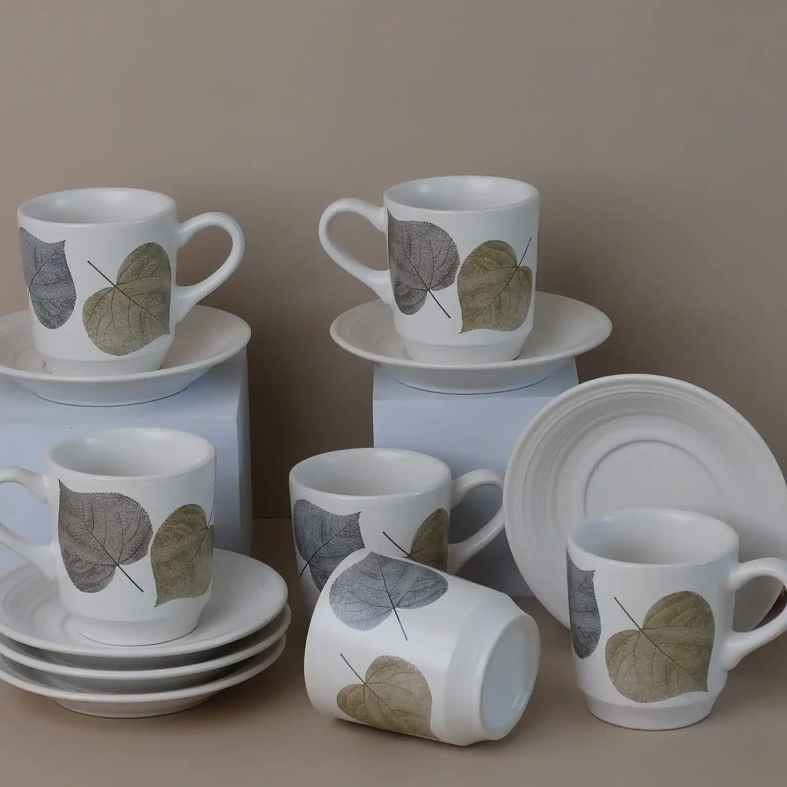 طقم فناجين بورسلان لتقديم الشاي والحليب – ١٢ قطعة – سعة ١٥٠ مل