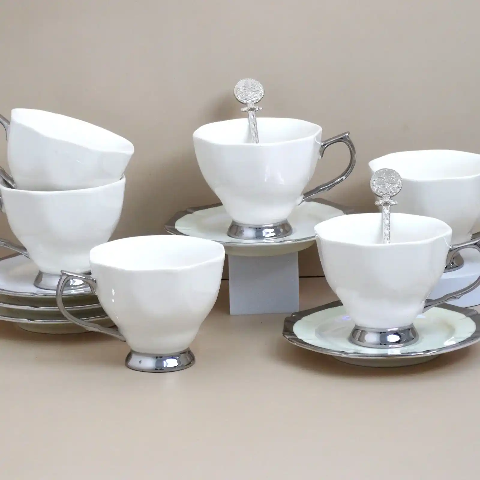 طقم فناجين شاي وحليب بون تشاينا – 12 قطعة