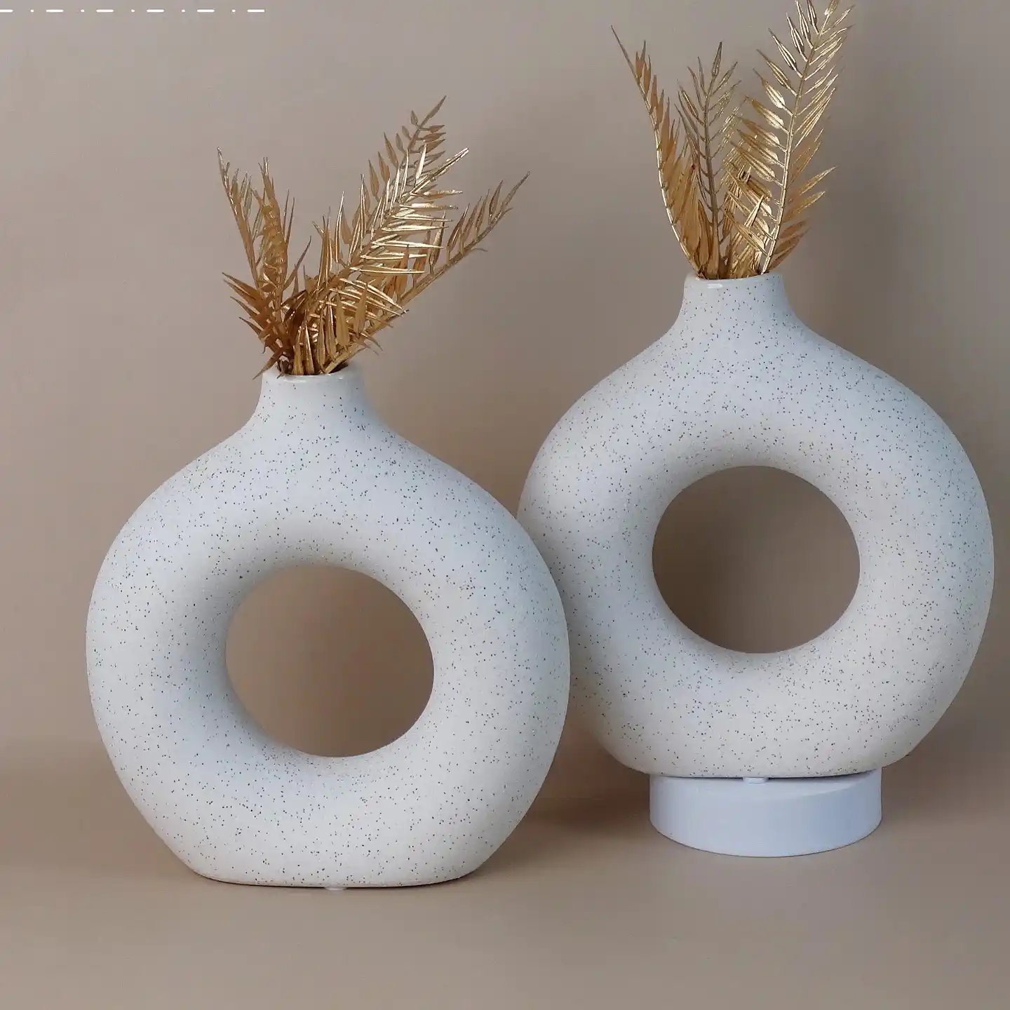 فازة زهور بوهيمية دائرية من البورسلان الحجري تصميم مجوف