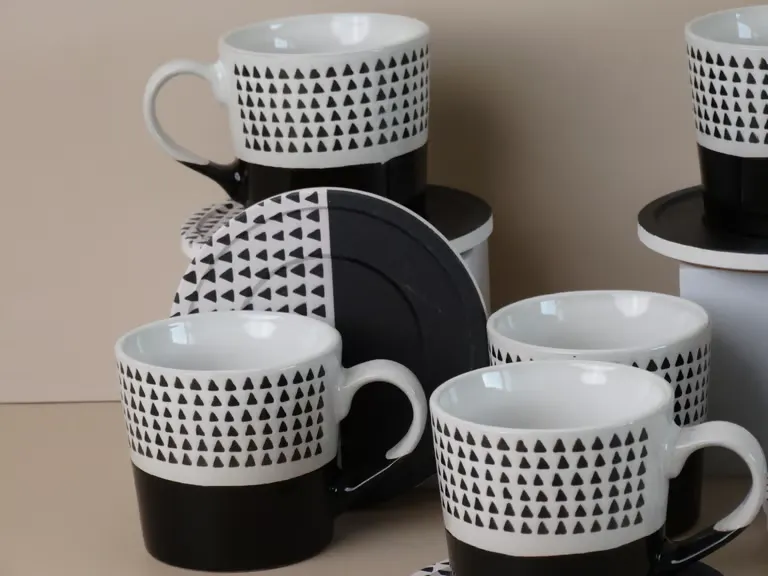 طقم فناجين شاي وحليب 12 قطعة بورسلان أبيض مع أسود نقشة مثلثات