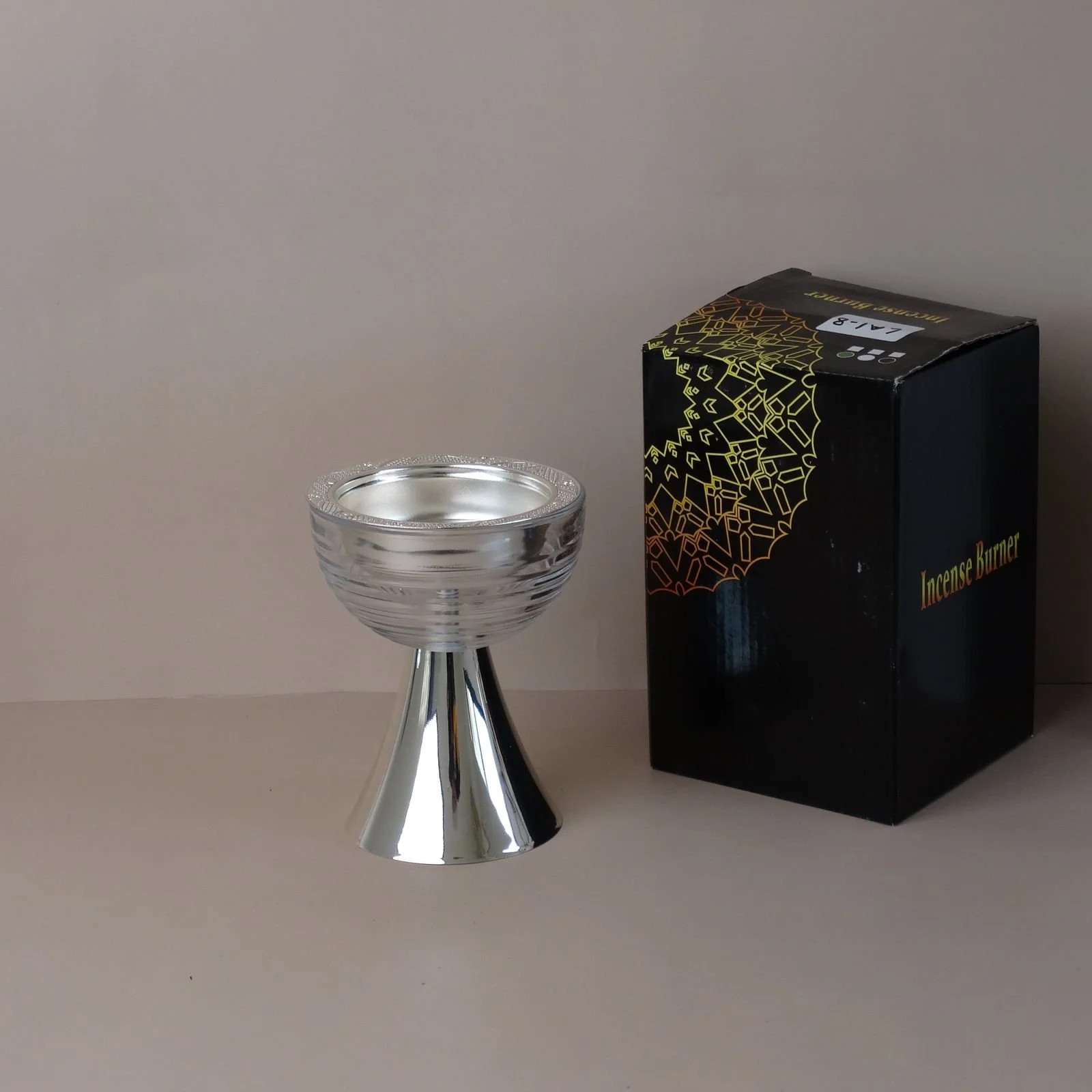 مبخرة فحم بتصميم عصري فضي – طابع شرقي أنيق