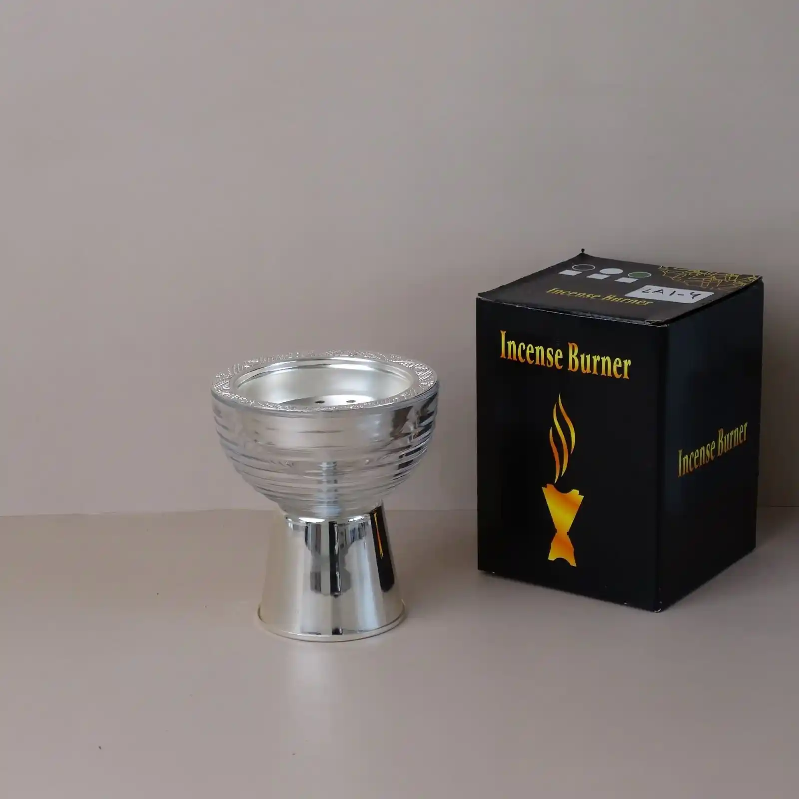 مبخرة فحم زجاج شفاف بقاعدة فضية